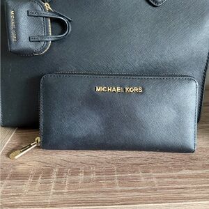 SOLD❣️ Michael Kors Continental Travel Set Black and Gold Women's Wallet